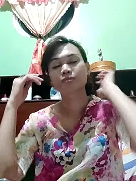 Snapshot of QueenSoreal chatting on October 16, 2025, 3:24 pm QueenSoreal online show from October 16, 2025, 3:24 pm