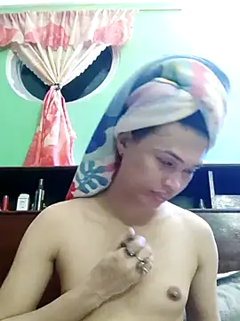 Snapshot of QueenSoreal chatting on October 22, 2025, 4:07 pm QueenSoreal online show from October 22, 2025, 4:07 pm