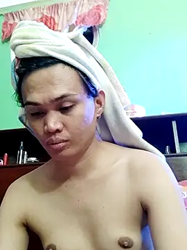 Snapshot of QueenSoreal chatting on October 24, 2025, 3:30 pm QueenSoreal online show from October 24, 2025, 3:30 pm