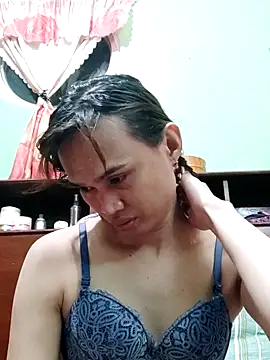 Snapshot of QueenSoreal chatting on December 4, 2025, 2:37 pm QueenSoreal online show from December 4, 2025, 2:37 pm