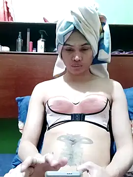 Snapshot of QueenSoreal chatting on December 5, 2025, 1:09 pm QueenSoreal online show from December 5, 2025, 1:09 pm