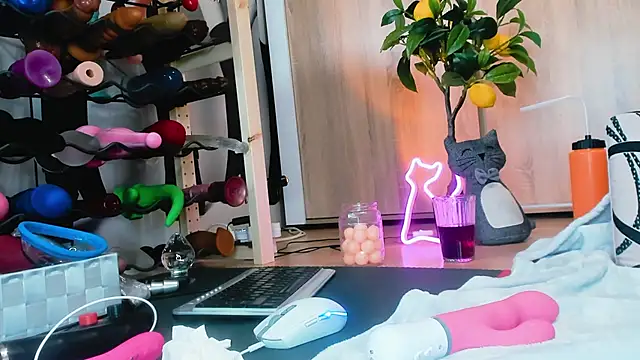 Anal Queen Mona online show from December 12, 2024, 9:04 pm