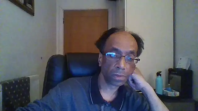 Snapshot of rauncher1 chatting on December 3, 2025, 11:47 pm rauncher1 online show from December 3, 2025, 11:47 pm