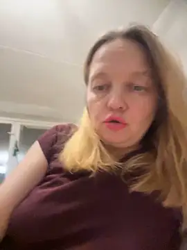Snapshot of Susanel chatting on December 3, 2024, 8:06 pm Susanel online show from December 3, 2024, 8:06 pm
