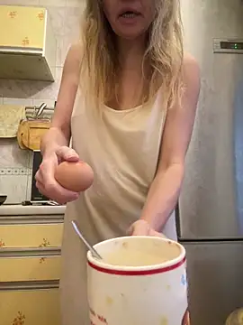 Snapshot of Susanel chatting on November 16, 2025, 1:28 pm Susanel online show from November 16, 2025, 1:28 pm