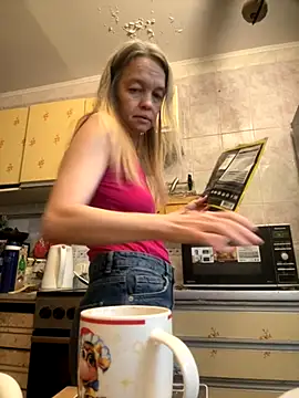 Snapshot of Susanel chatting on November 17, 2025, 12:11 pm Susanel online show from November 17, 2025, 12:11 pm