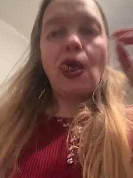 Snapshot of Susanel chatting on November 21, 2025, 4:38 pm Susanel online show from November 21, 2025, 4:38 pm