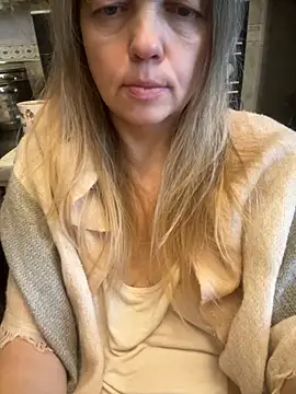 Snapshot of Susanel chatting on November 28, 2025, 11:57 am Susanel online show from November 28, 2025, 11:57 am