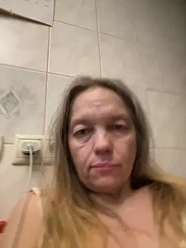 Snapshot of Susanel chatting on December 4, 2025, 12:14 pm Susanel online show from December 4, 2025, 12:14 pm