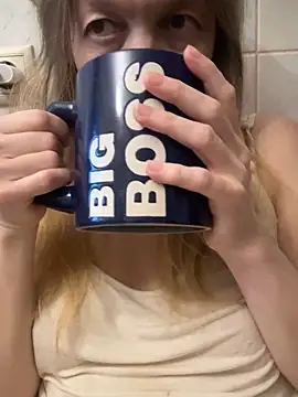 Snapshot of Susanel chatting on December 5, 2025, 11:41 am Susanel online show from December 5, 2025, 11:41 am