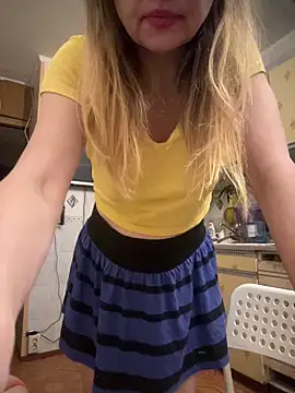 Snapshot of Susanel chatting on December 13, 2025, 8:04 pm Susanel online show from December 13, 2025, 8:04 pm