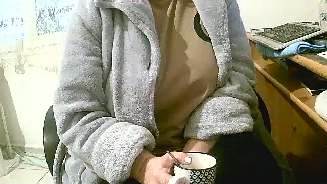 Snapshot of douceur63 chatting on December 19, 2024, 12:45 pm douceur63 online show from December 19, 2024, 12:45 pm