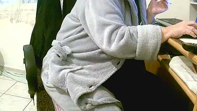 Snapshot of douceur63 chatting on December 22, 2024, 11:33 am douceur63 online show from December 22, 2024, 11:33 am