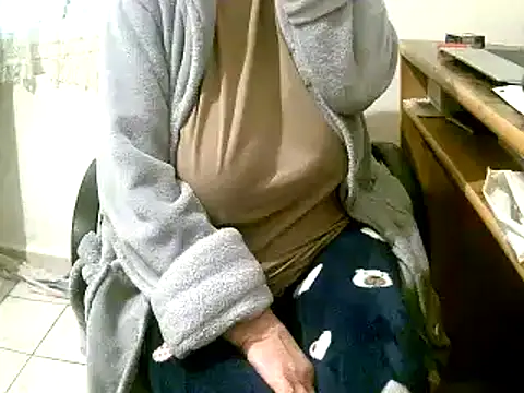 Snapshot of douceur63 chatting on February 3, 2025, 11:31 am douceur63 online show from February 3, 2025, 11:31 am