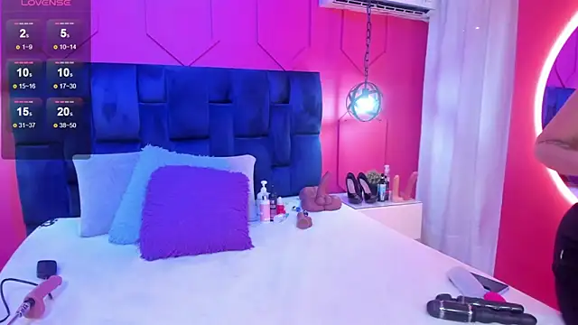 Snapshot of chantall1375 chatting on December 3, 2025, 11:30 am chantall1375 online show from December 3, 2025, 11:30 am