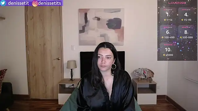 Snapshot of DenisseTits chatting on January 29, 2025, 8:25 pm DenisseTits online show from January 29, 2025, 8:25 pm