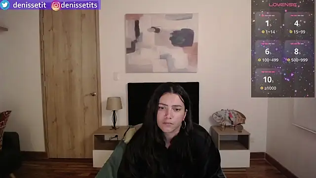 Snapshot of DenisseTits chatting on January 29, 2025, 11:35 pm DenisseTits online show from January 29, 2025, 11:35 pm