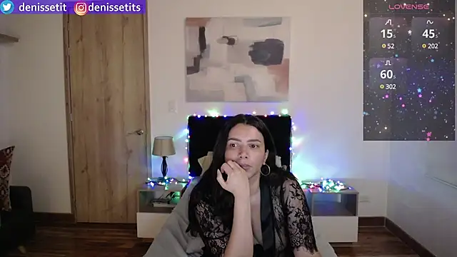 Snapshot of DenisseTits chatting on March 20, 2025, 8:51 pm DenisseTits online show from March 20, 2025, 8:51 pm
