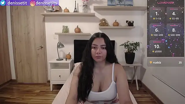 Snapshot of DenisseTits chatting on October 17, 2025, 2:19 pm DenisseTits online show from October 17, 2025, 2:19 pm