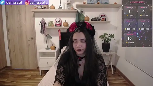 Snapshot of DenisseTits chatting on October 31, 2025, 8:21 pm DenisseTits online show from October 31, 2025, 8:21 pm