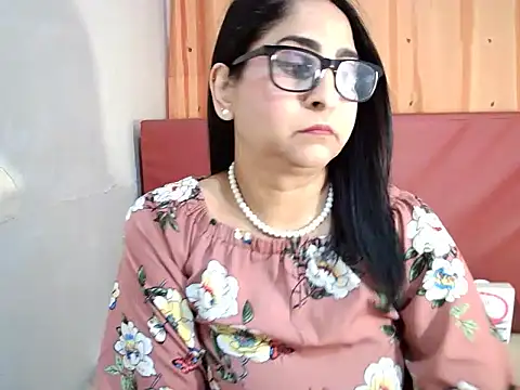 Snapshot of Indiankushy chatting on February 13, 2025, 8:24 pm Indiankushy online show from February 13, 2025, 8:24 pm