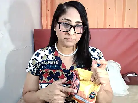 Snapshot of Indiankushy chatting on February 18, 2025, 4:37 pm Indiankushy online show from February 18, 2025, 4:37 pm