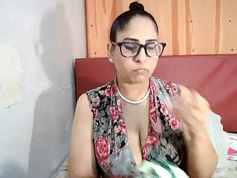 Snapshot of Indiankushy chatting on March 18, 2025, 4:48 pm Indiankushy online show from March 18, 2025, 4:48 pm