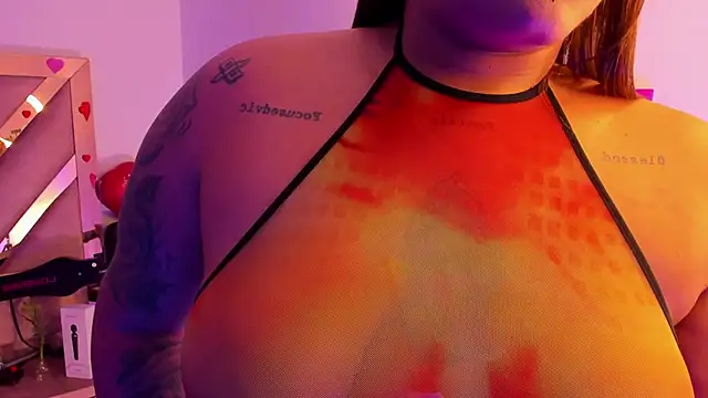 Snapshot of Victoria14_ chatting on February 17, 2025, 12:21 am Victoria14  online show from February 17, 2025, 12:21 am