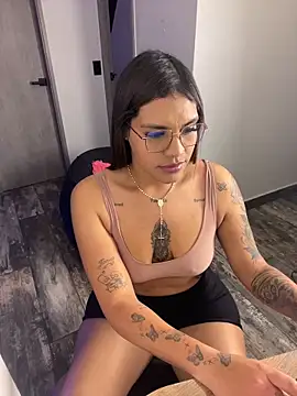 Snapshot of Victoria14_ chatting on November 2, 2025, 6:05 am Victoria14  online show from November 2, 2025, 6:05 am