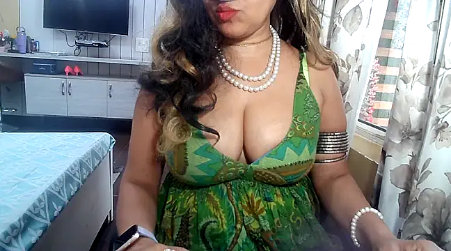 yourradhika online show from February 5, 2025, 5:42 pm