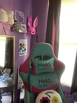 lolabunny9 online show from December 17, 2024, 7:15 pm