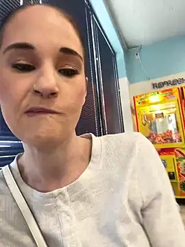 lolabunny9 online show from February 2, 2025, 5:26 pm