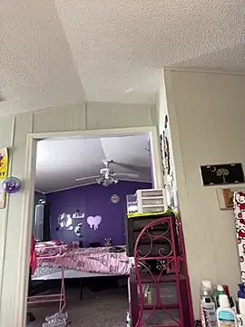 lolabunny9 online show from February 5, 2025, 3:31 pm