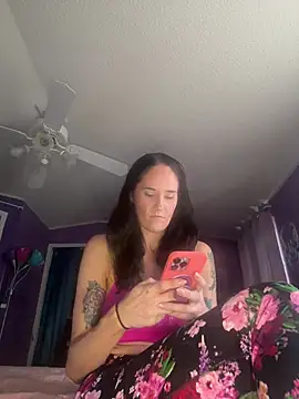 lolabunny9 online show from February 12, 2025, 4:11 pm