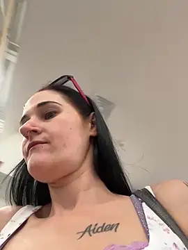 lolabunny9 online show from March 19, 2025, 4:13 pm