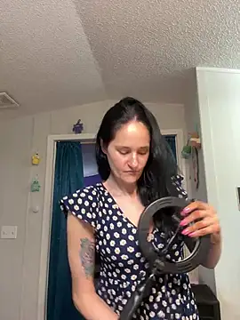 lolabunny9 online show from March 21, 2025, 1:56 pm