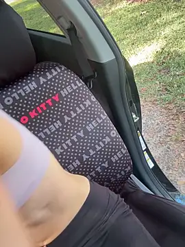 lolabunny9 online show from October 9, 2025, 2:04 pm