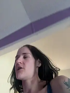 lolabunny9 online show from November 29, 2025, 4:32 pm