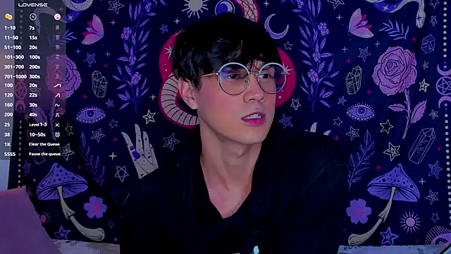 Snapshot of LeaneSeb chatting on December 6, 2024, 4:25 am LeaneSeb online show from December 6, 2024, 4:25 am