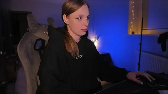 Rachel Ro online show from December 10, 2024, 1:54 am