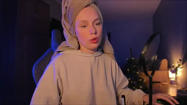 Rachel Ro online show from December 27, 2024, 4:10 pm