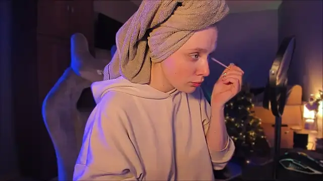 Rachel Ro online show from December 28, 2024, 3:15 pm