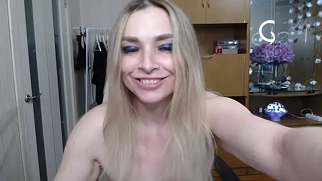 Snapshot of Mika_Passion chatting on January 29, 2025, 3:04 pm Mika Passion online show from January 29, 2025, 3:04 pm