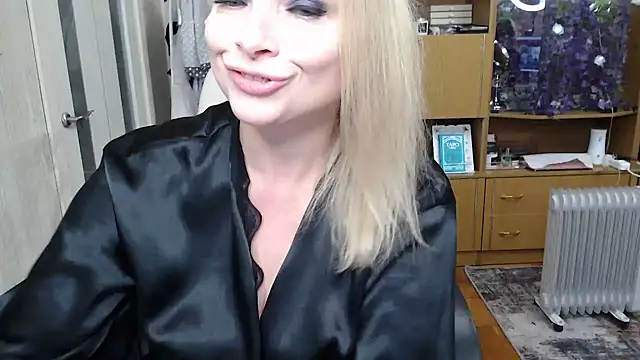Snapshot of Mika_Passion chatting on September 30, 2025, 9:47 am Mika Passion online show from September 30, 2025, 9:47 am