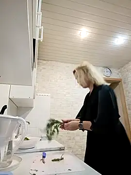 Mika Passion online show from November 2, 2025, 9:22 am