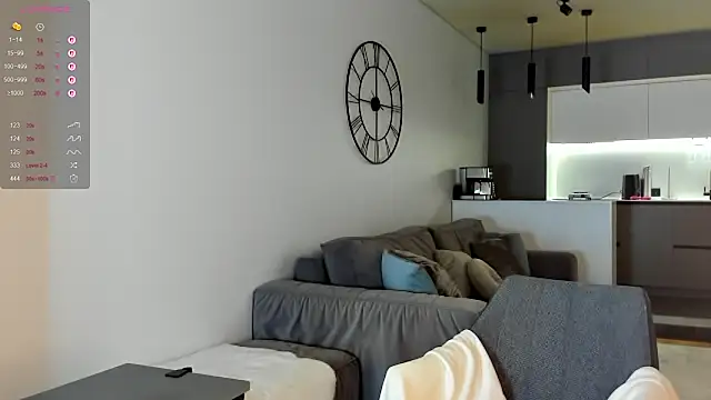 Juicy Bella online show from September 13, 2025, 2:50 pm