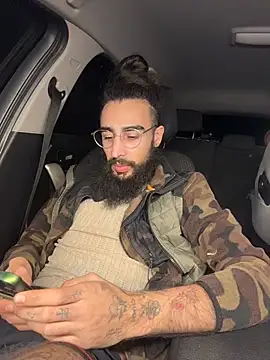 Snapshot of Av0caT chatting on December 14, 2025, 10:25 pm Av0caT online show from December 14, 2025, 10:25 pm