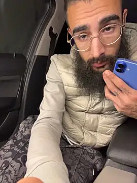 Snapshot of Av0caT chatting on December 17, 2025, 12:27 am Av0caT online show from December 17, 2025, 12:27 am