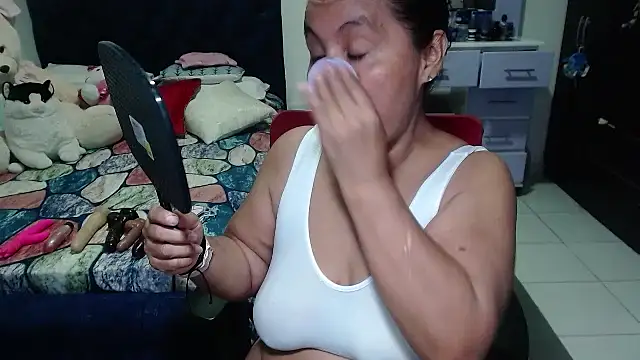 Snapshot of pervert_mommy_ chatting on October 27, 2025, 9:24 am pervert mommy online show from October 27, 2025, 9:24 am