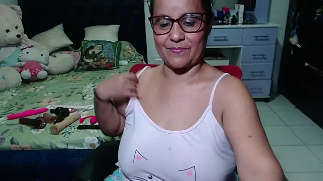 Snapshot of pervert_mommy_ chatting on December 2, 2025, 10:49 pm pervert mommy online show from December 2, 2025, 10:49 pm